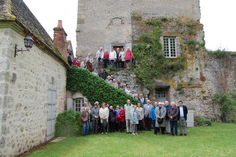 Le Groupe au château de Chavroches.